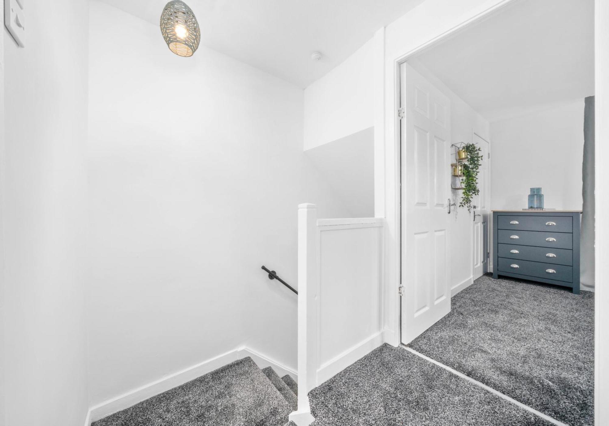 West End House By Klass Living Bellshill Zewnętrze zdjęcie