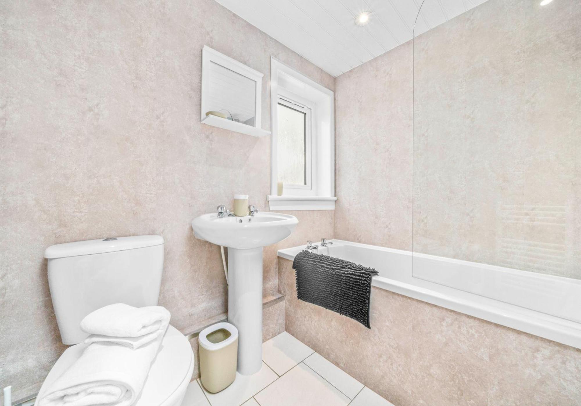 West End House By Klass Living Bellshill Zewnętrze zdjęcie