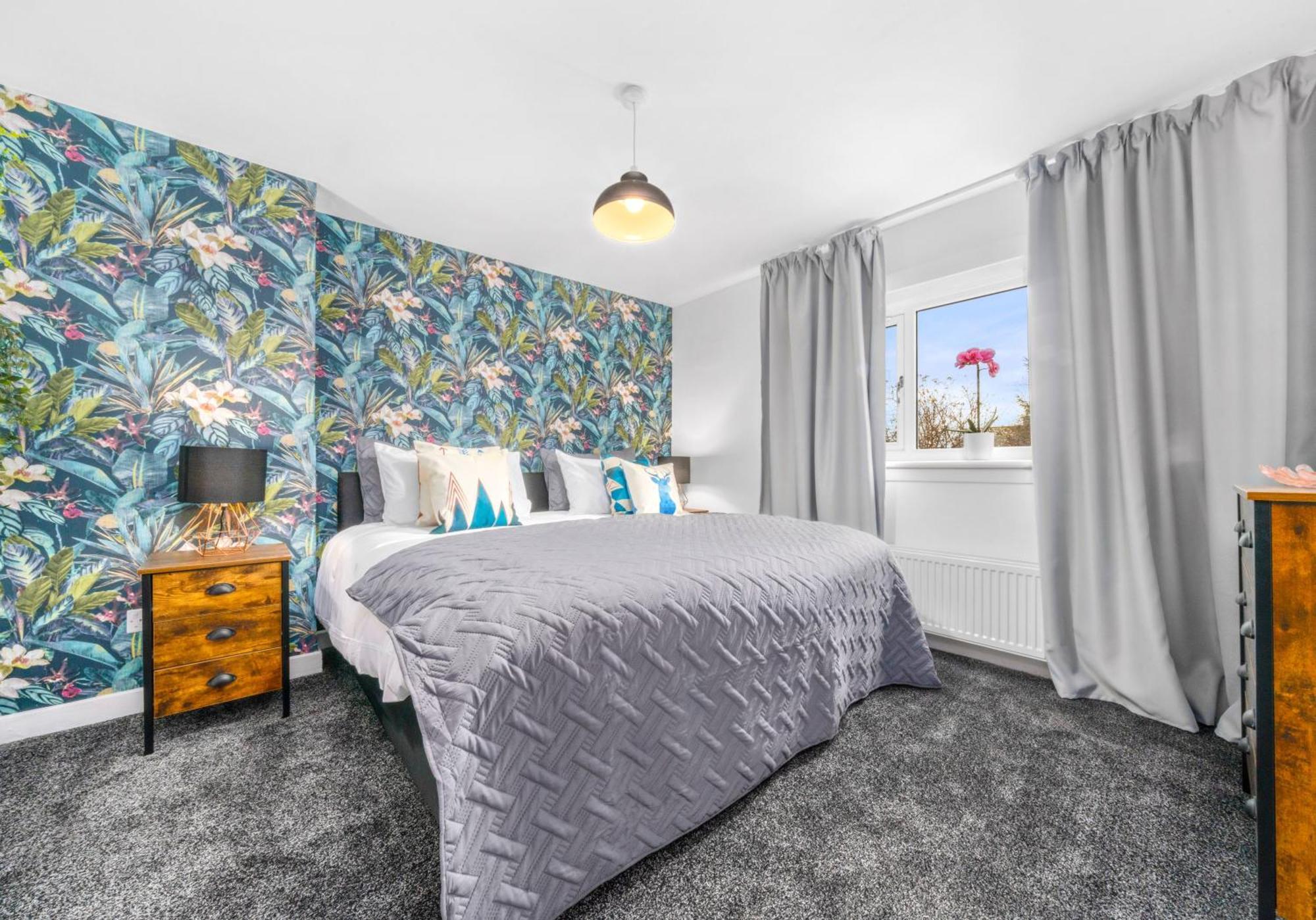 West End House By Klass Living Bellshill Zewnętrze zdjęcie